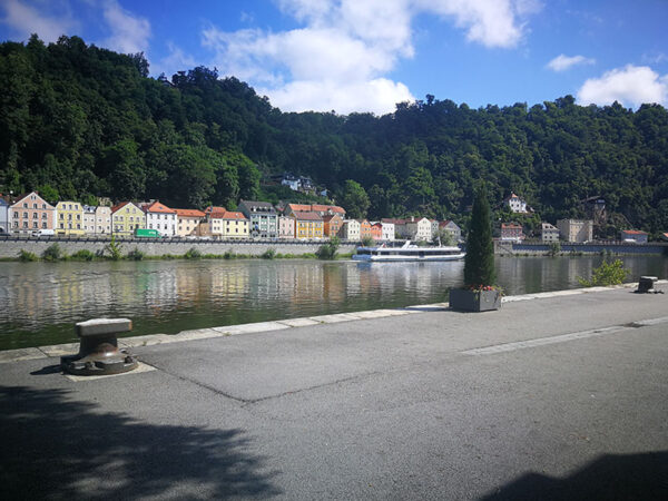 Das Bild zeigt einen Bootanleger in Passau